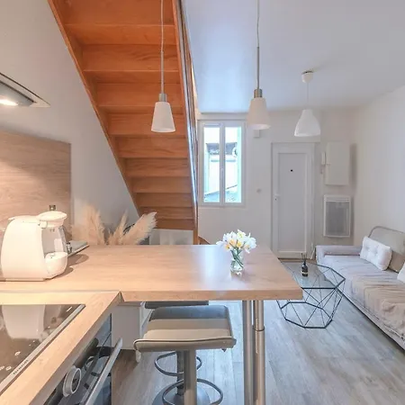 Duplex Hyper Center 아파트 *