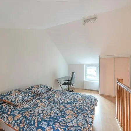 Duplex Hyper Center 아파트 *